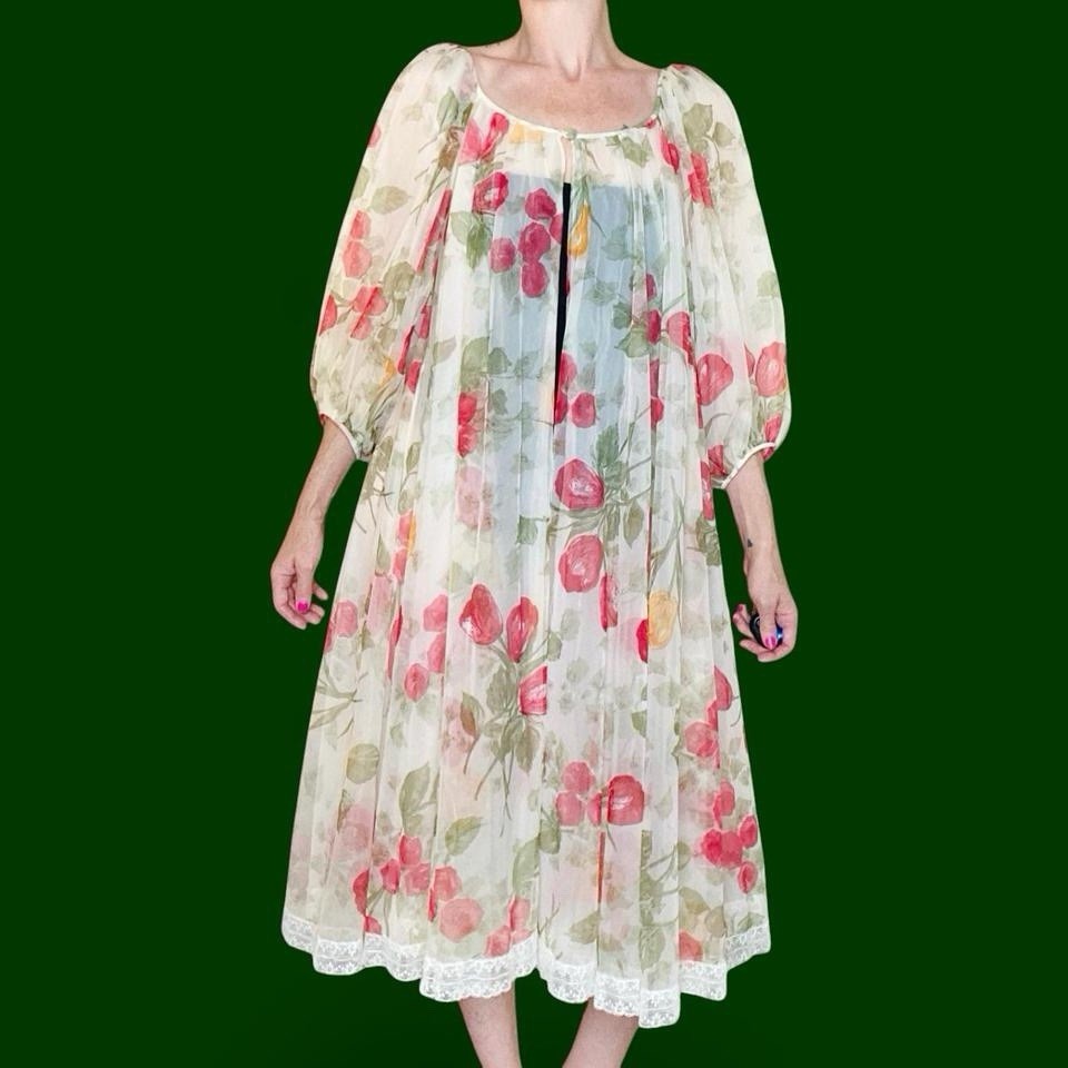 Vintage Claire Sandra By Lucie Ann Beverly Hills Cream Floral Lace Gown Robe