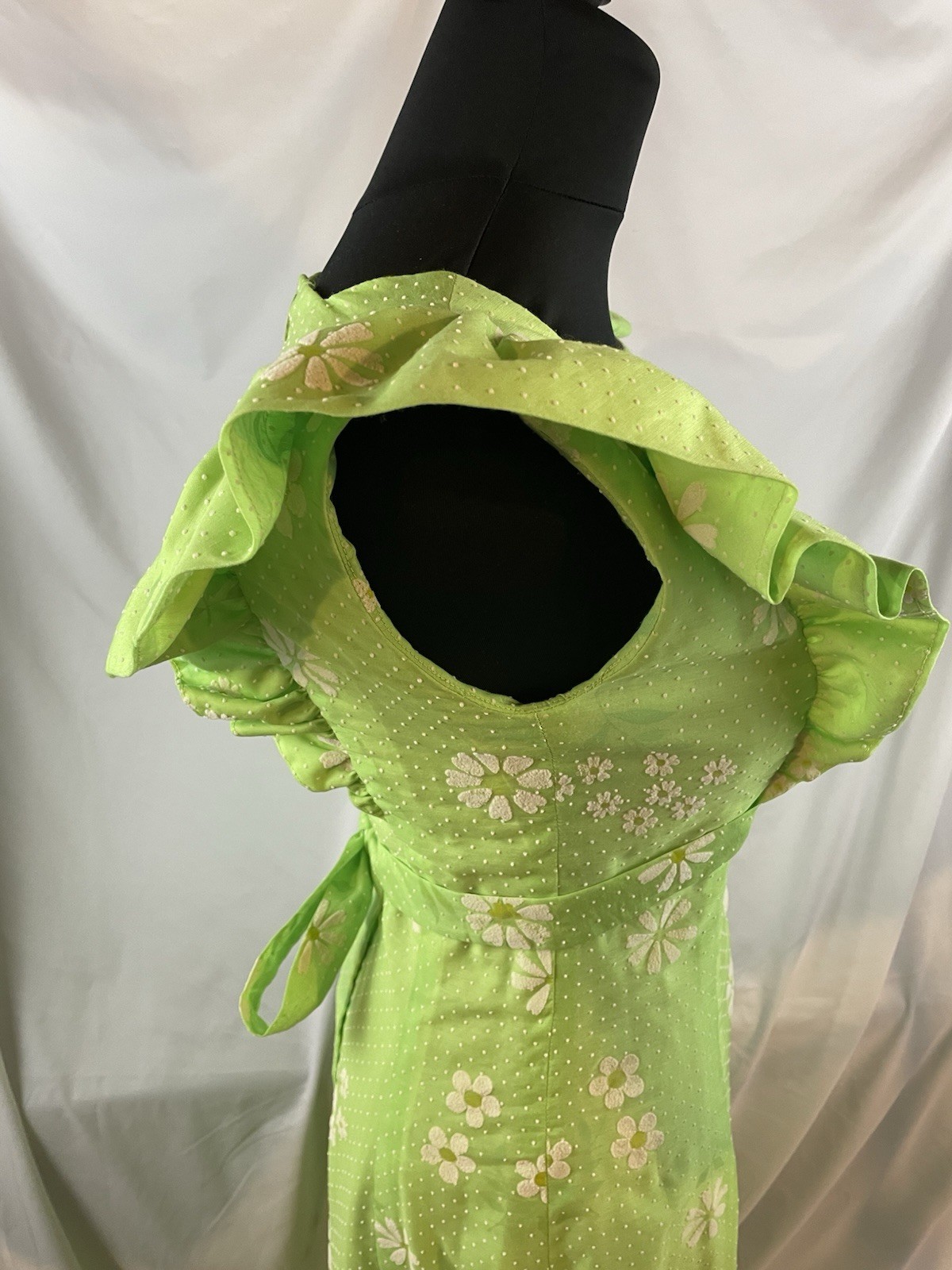1970s Vtg Maxi Dress Gown Green Flocked dotted swiss daisy Mod Hippie Prom mint