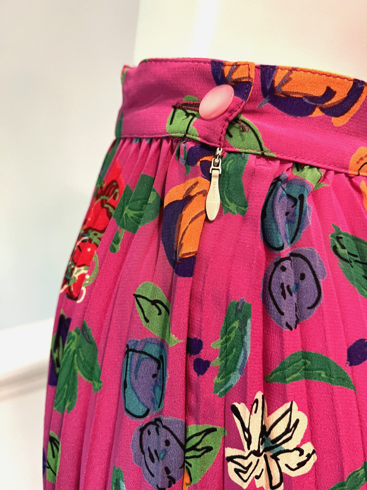 VINTAGE Emanuel Ungaro Parallele Paris Silk Pleated Skirt, Size 6, Made in Italy