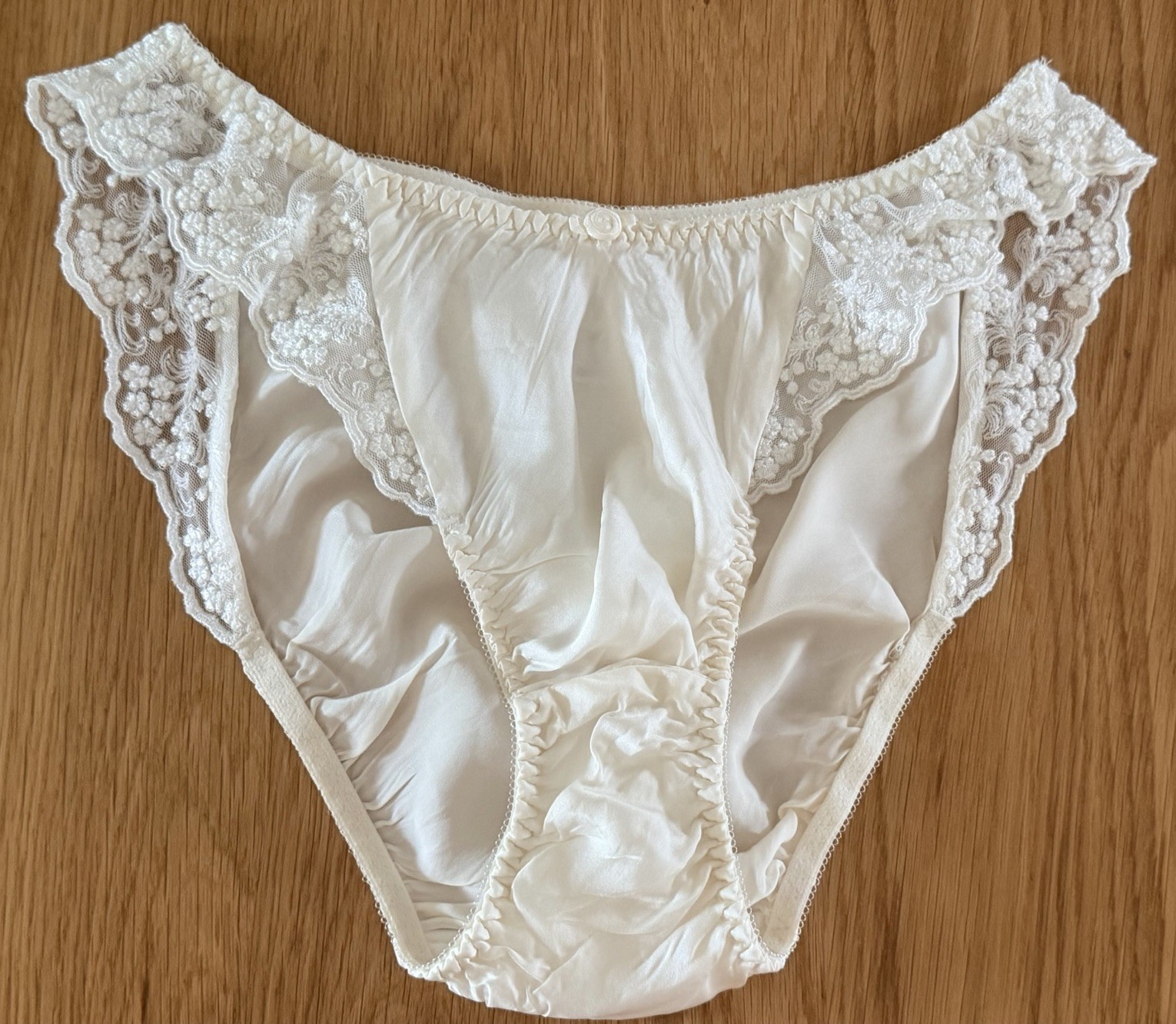 Vintage Victoria&rsquo;s Secret 100% Silk Floral Lace High-Cut Bikini Panties Size M