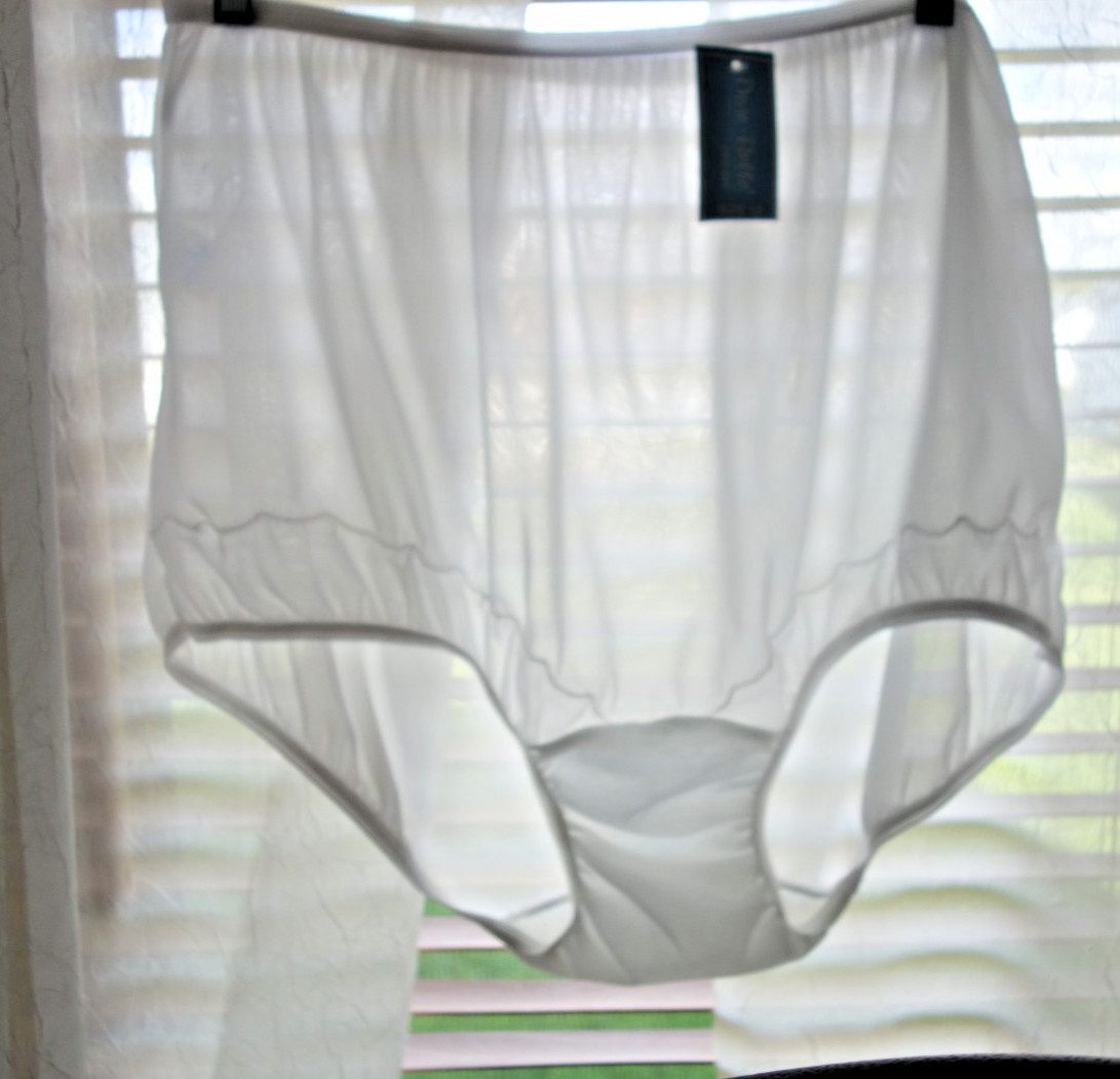 Vintage Dixie Belle Panties Granny White Nylon Pillow Tab Size 12 NWT
