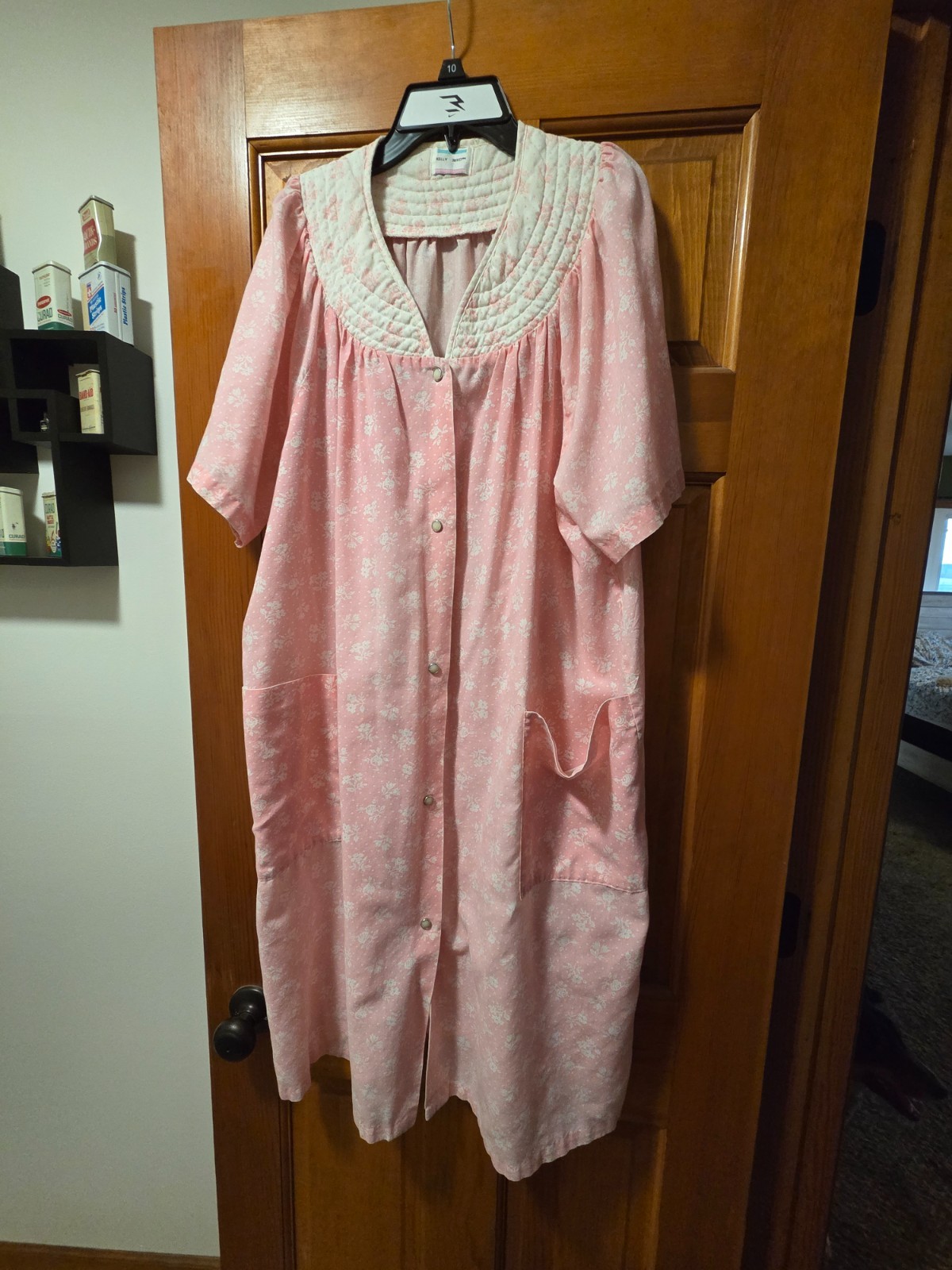 Vintage Kelly Reed pink housecoat with white flowers size L/XL