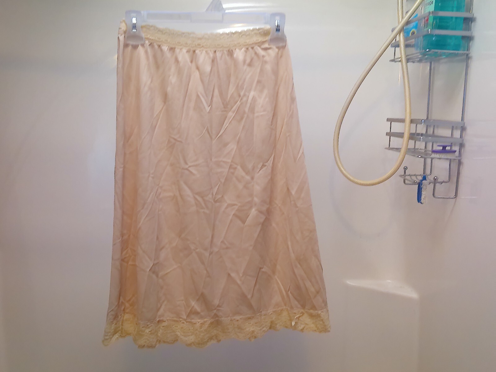 VINTAGE HALF SLIP BEIGE SCALLOPED LACE AT WAIST & HEM ELASTIC WAIST-22 « /24&Prime;LONG
