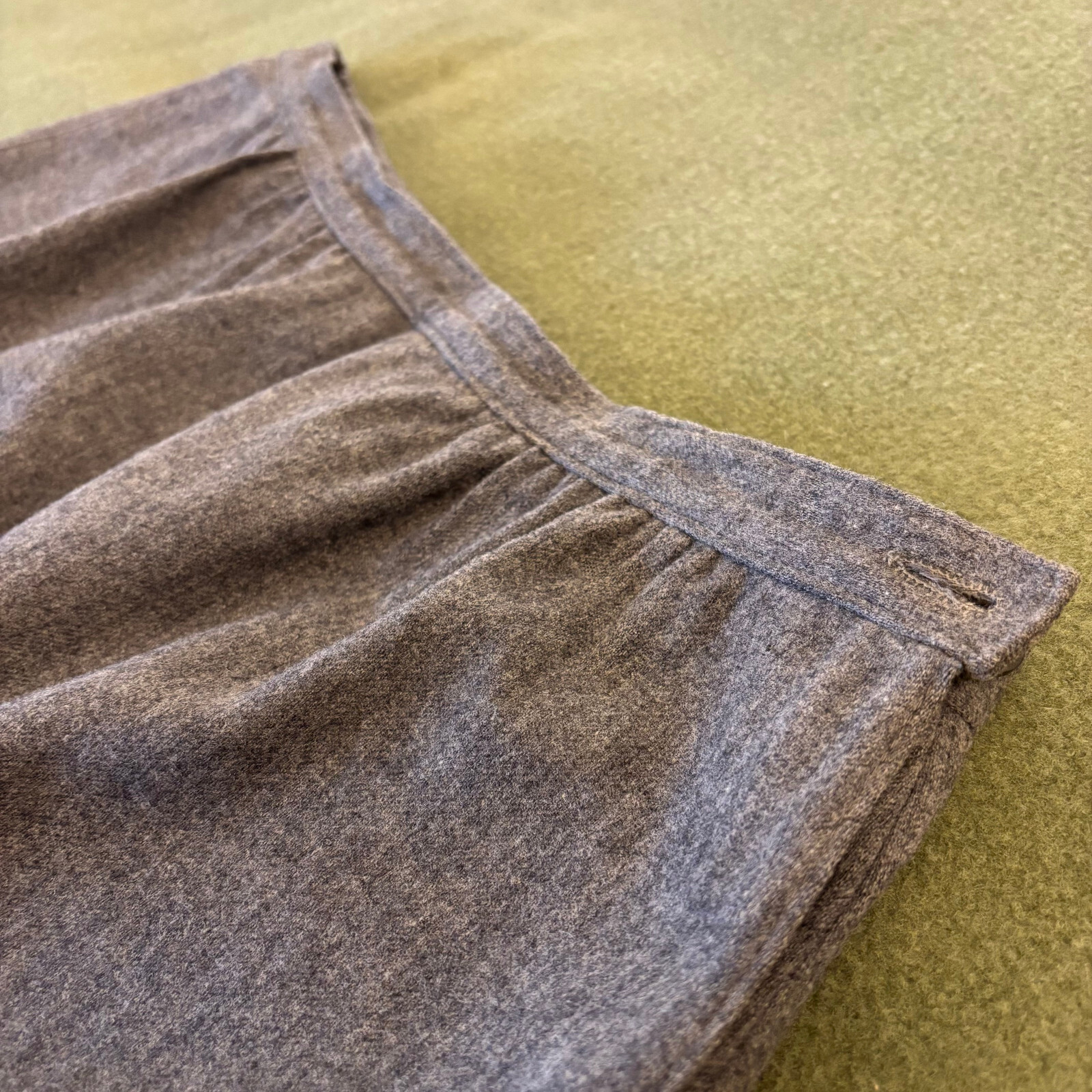 Vintage Pendleton 1990s Size 14 100% Wool Gray Skirt 28 Inches Made in USA Lined
