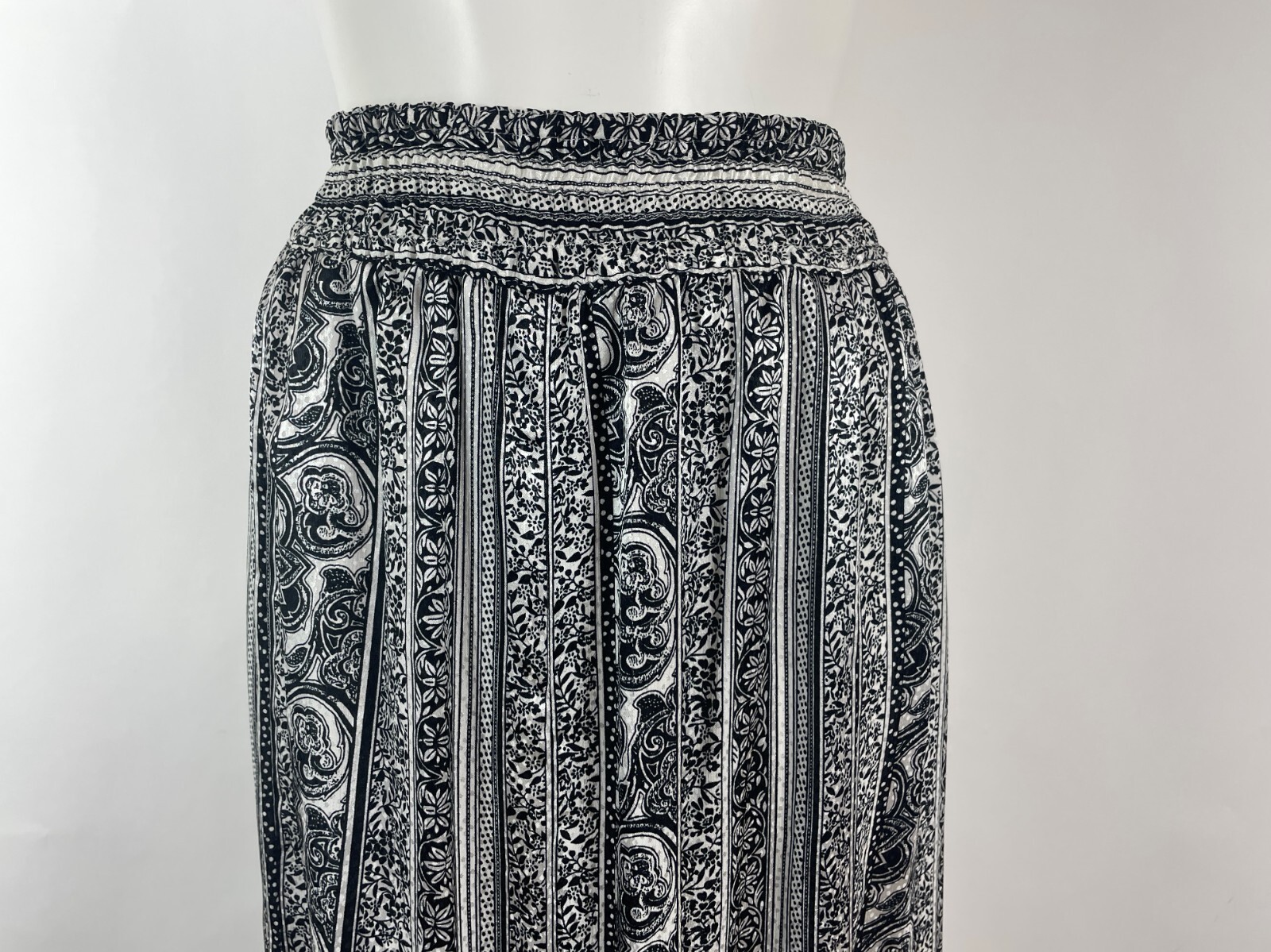 Vintage 80s DIANE FREIS ORIGINAL Jacquard Skirt suit ensemble 40&Prime; Bust M/L