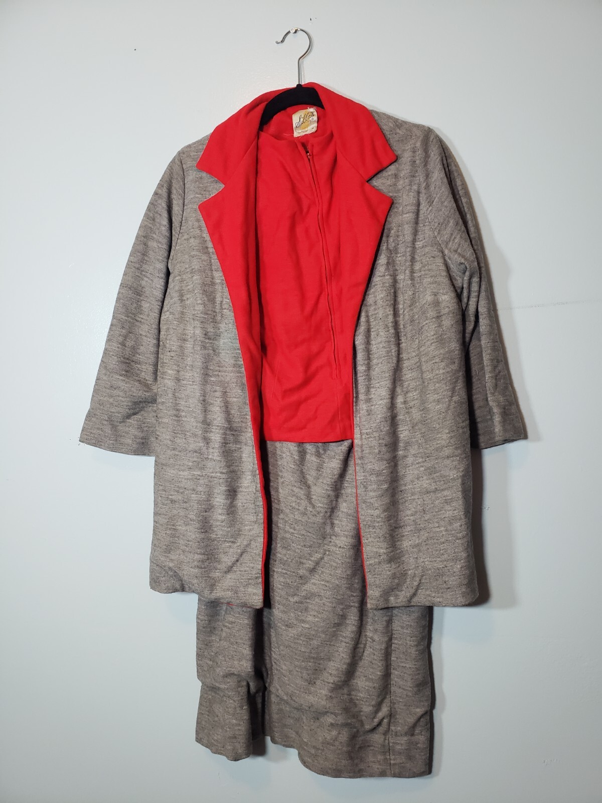 Vintage Silla&rsquo;s from Italy to Miami Gray and red 3-piece suit 1960&rsquo;s / 1970&rsquo;s