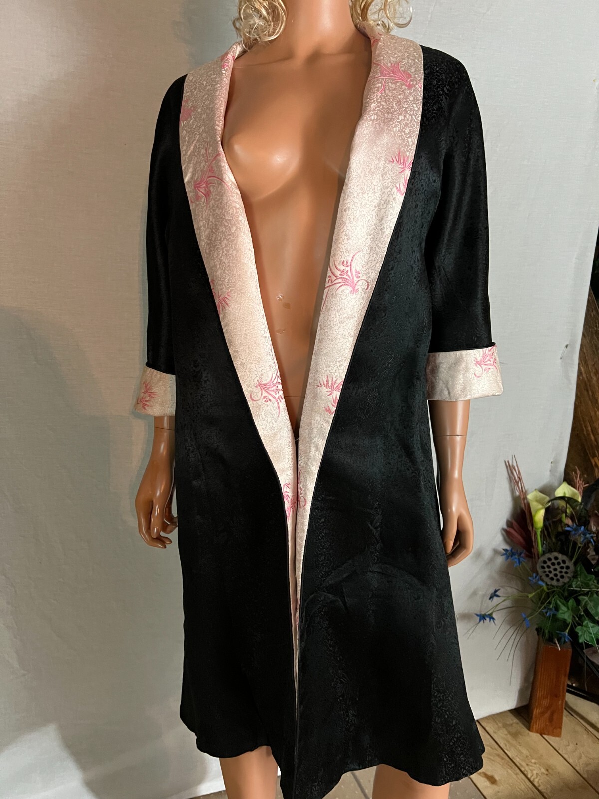 VTG 40-50s Black Floral Woven Opera Coat Open Oriental Pink Lining Chest FAB 40&Prime;