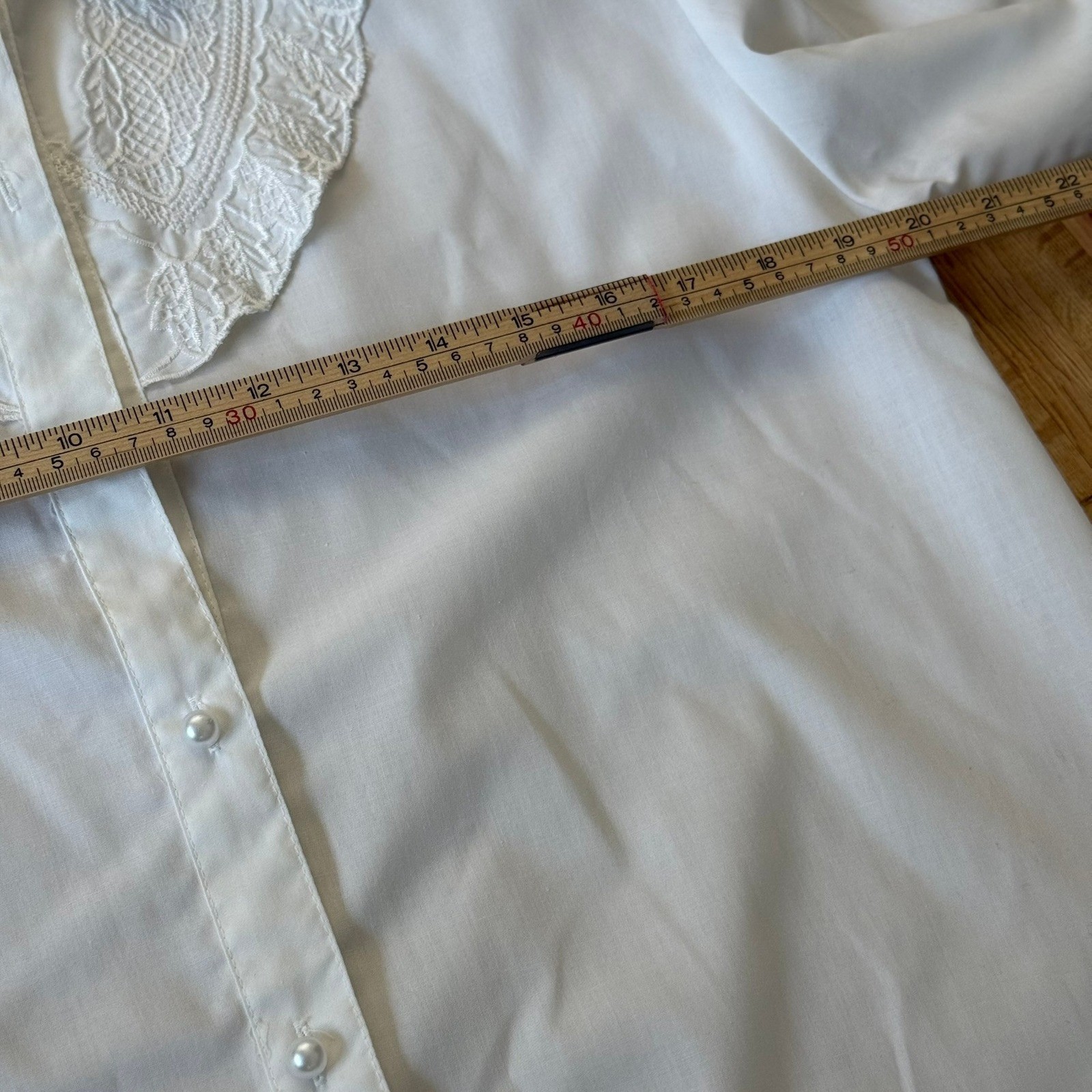 Perspective Classic Classique Vintage White Lace Bib Pearl Button Blouse Medium