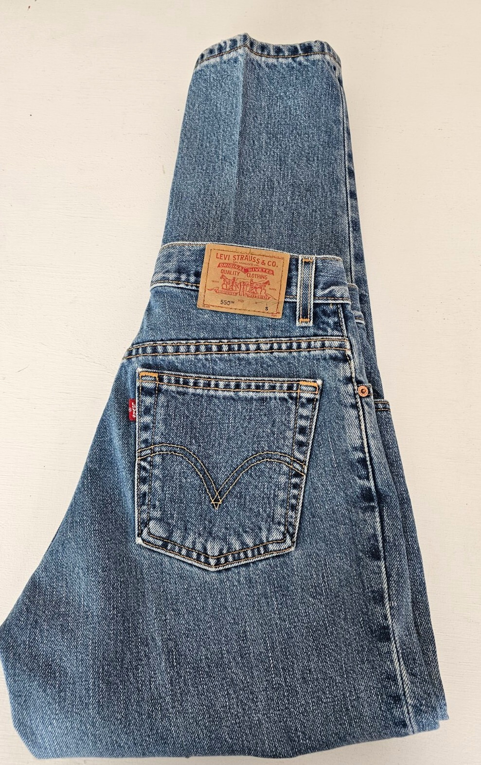Levis Jeans Women&rsquo;s 550 classic relaxed MIS 8 short blue denim 28×29.5 mid rise