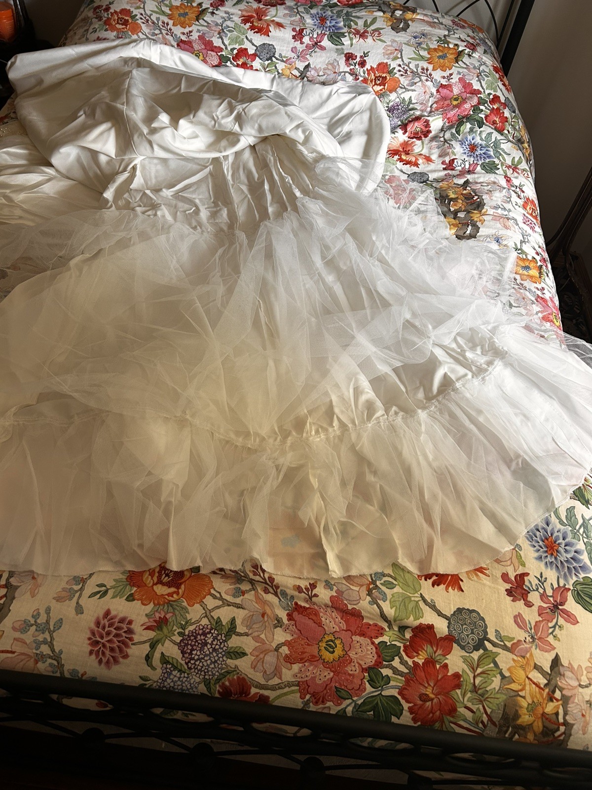 VTG Inspired High-Low Wedding Dress Beaded Lace Pearl Embellished Chapel Train