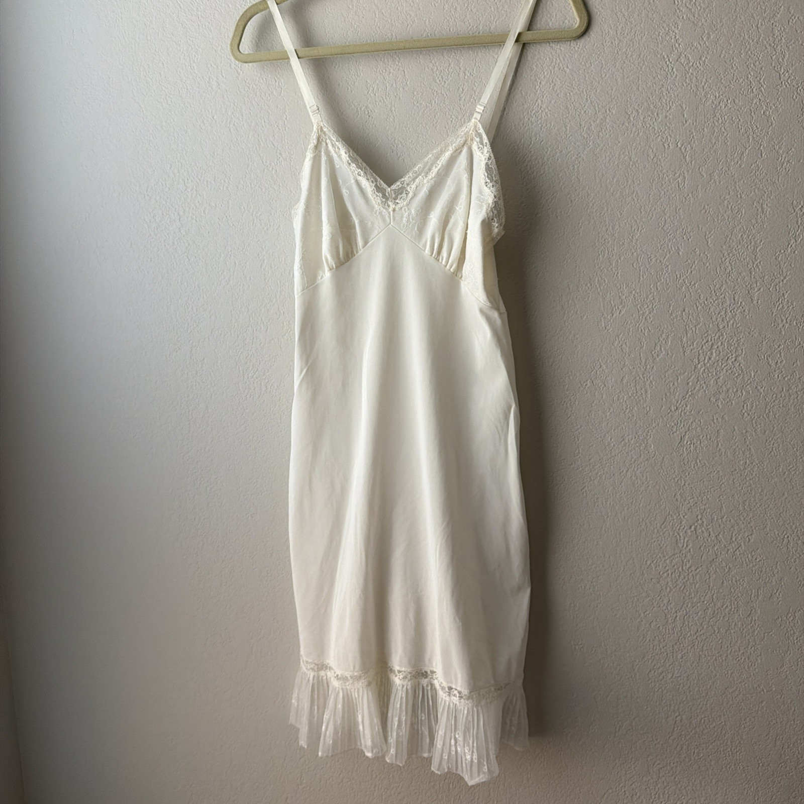 Vintage Seamprufe Full Slip White pin-up Short 33 Bust lace Cups USA bridal 50s