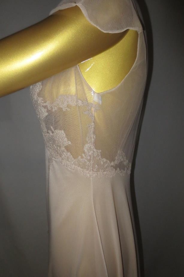 Vtg Nude Full Length Nightgown Vanity Fair Lace Applique Bodice Romantic Size 36