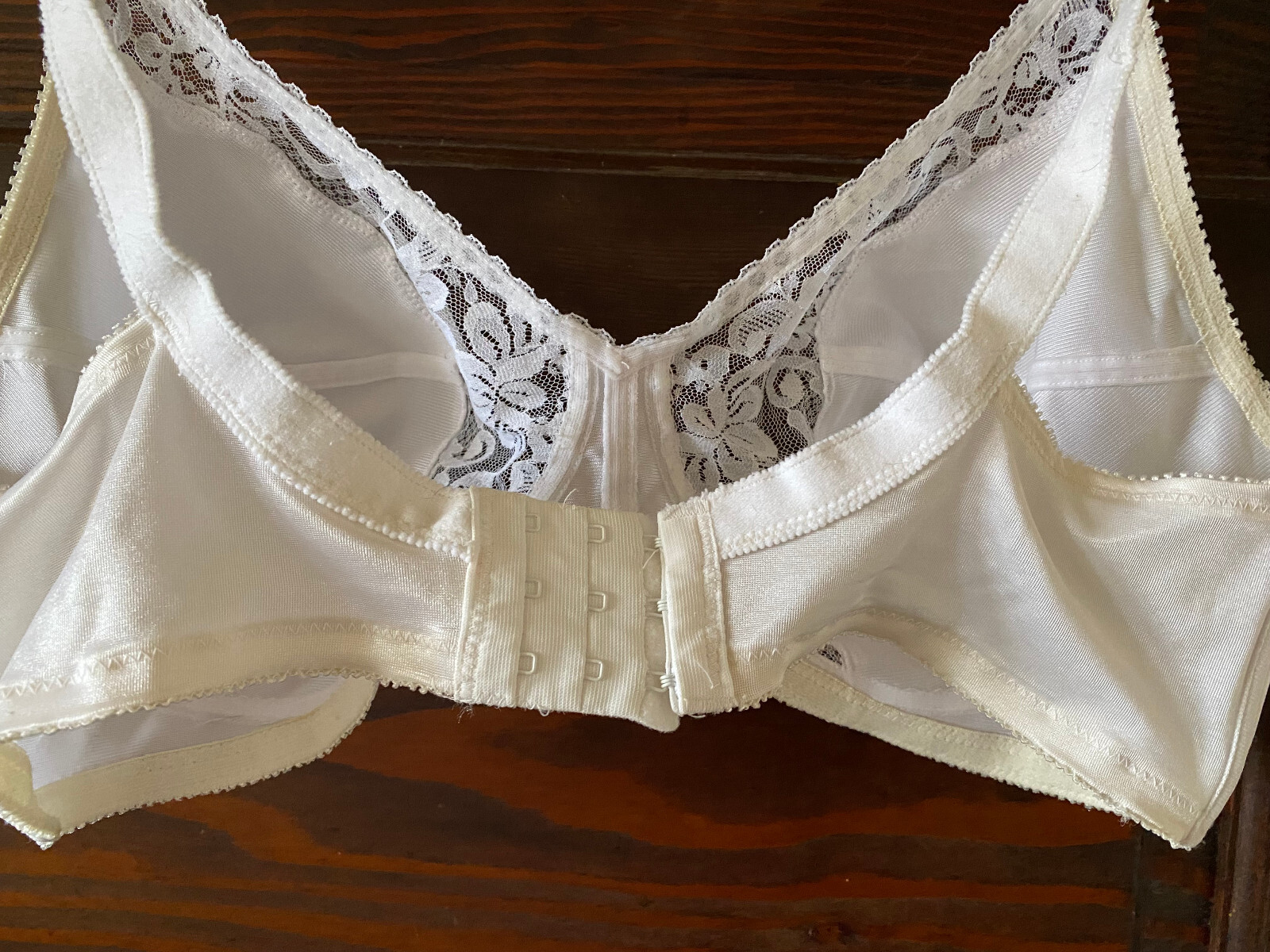 Vintage SMART Wireless White Bra Size 40D Back Close Adjustable Floral Lace