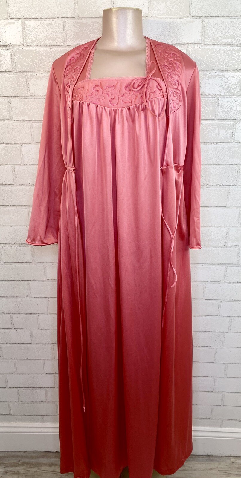 Vintage VANITY FAIR Nylon Pink Peignoir Robe Long Nightgown Hollywood Regency