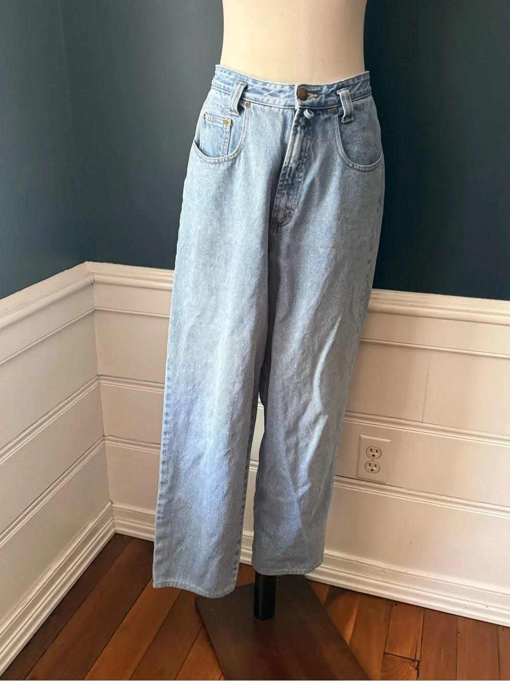 Vintage 90s Eddie Bauer Light Blue High-Waist Straight Jeans with Utility Loop