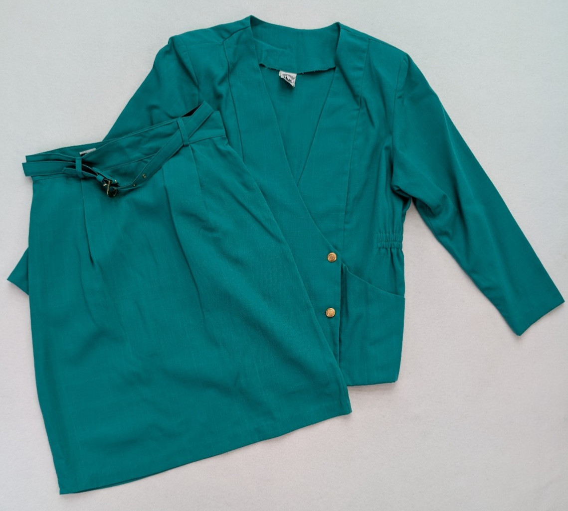 Vintage 80s Women&rsquo;s Skirt Suit Size 16 Green Double-Breasted Belt