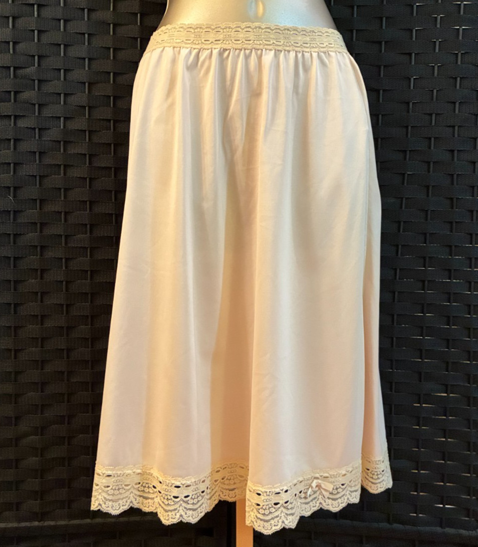 Vintage 80s OLGA HALF SLIP Blush Pink MEDIUM Stretch Lace Secret Hug Coquette