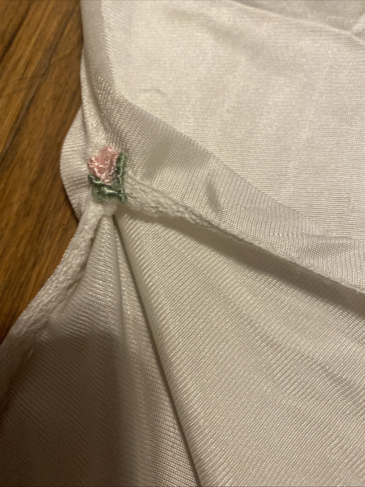 Chantilly Maidenform Whote Full Slip With Lace Trim And Pink Flowers On Slits M