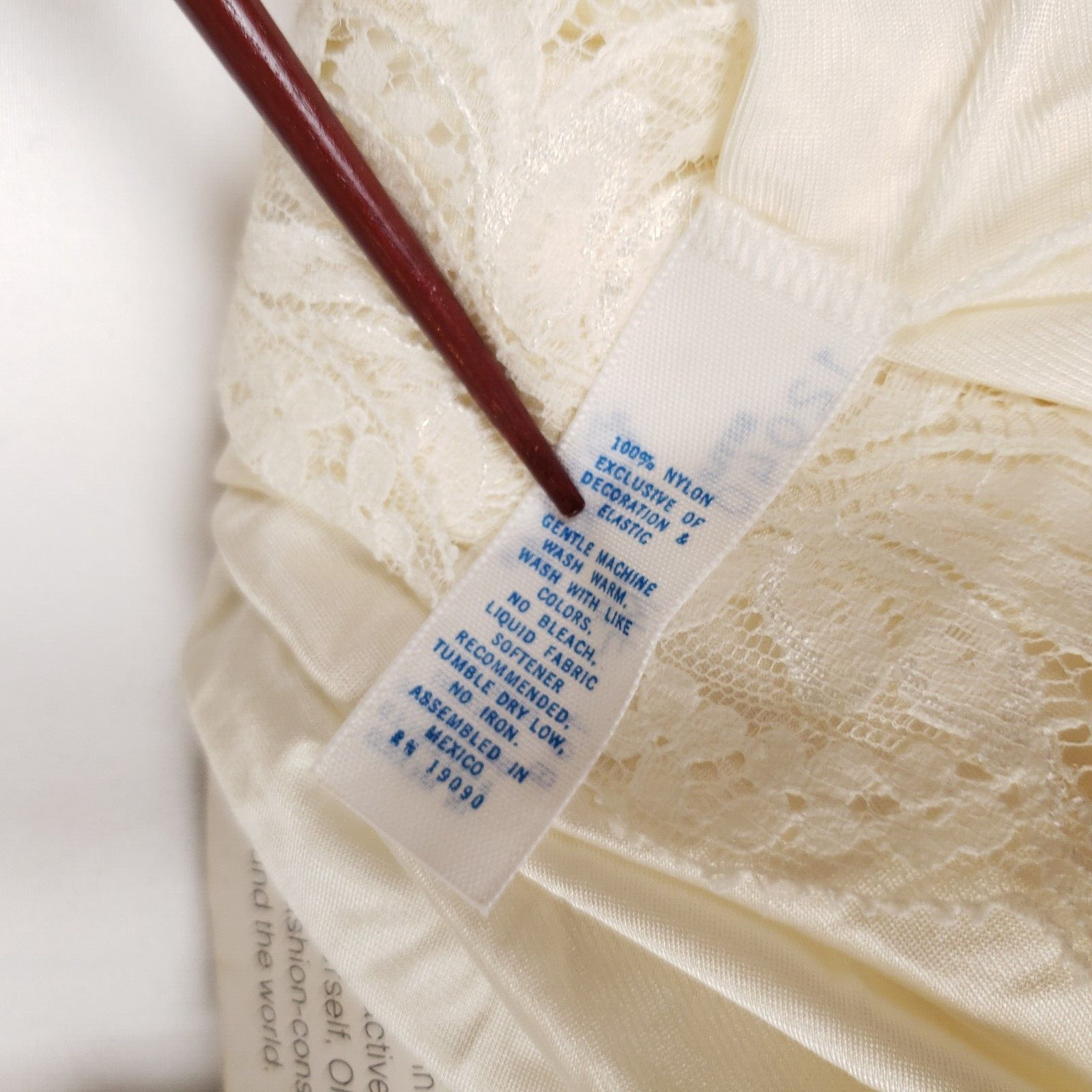 Vintage Olga Half-Slip Medium 25&Prime; in Beige Lace Trim 100% Nylon Tags Attached!