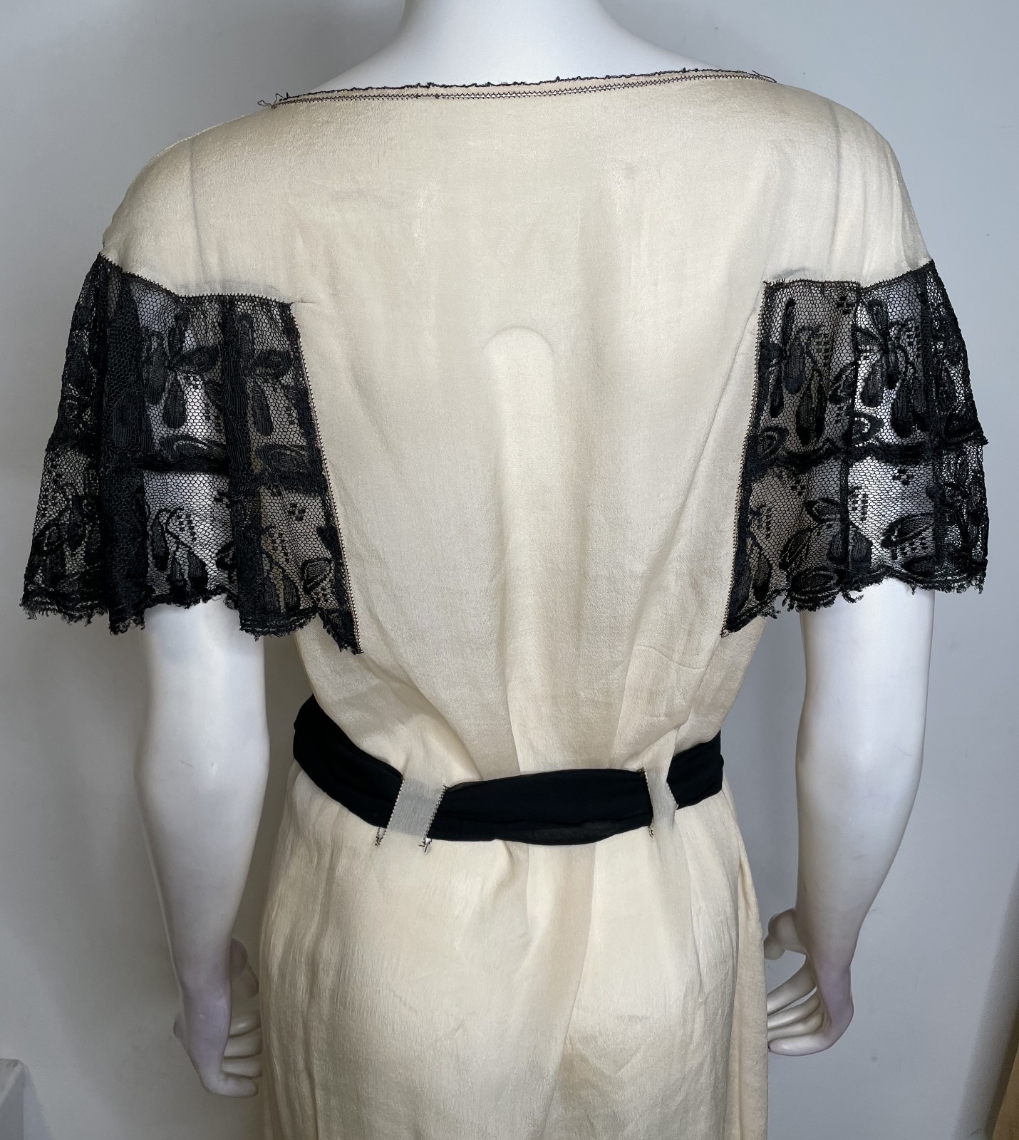 Antique 1900s Ivory Black Silk Dress S M Art Deco Flutter Lace Sleeves Embroider
