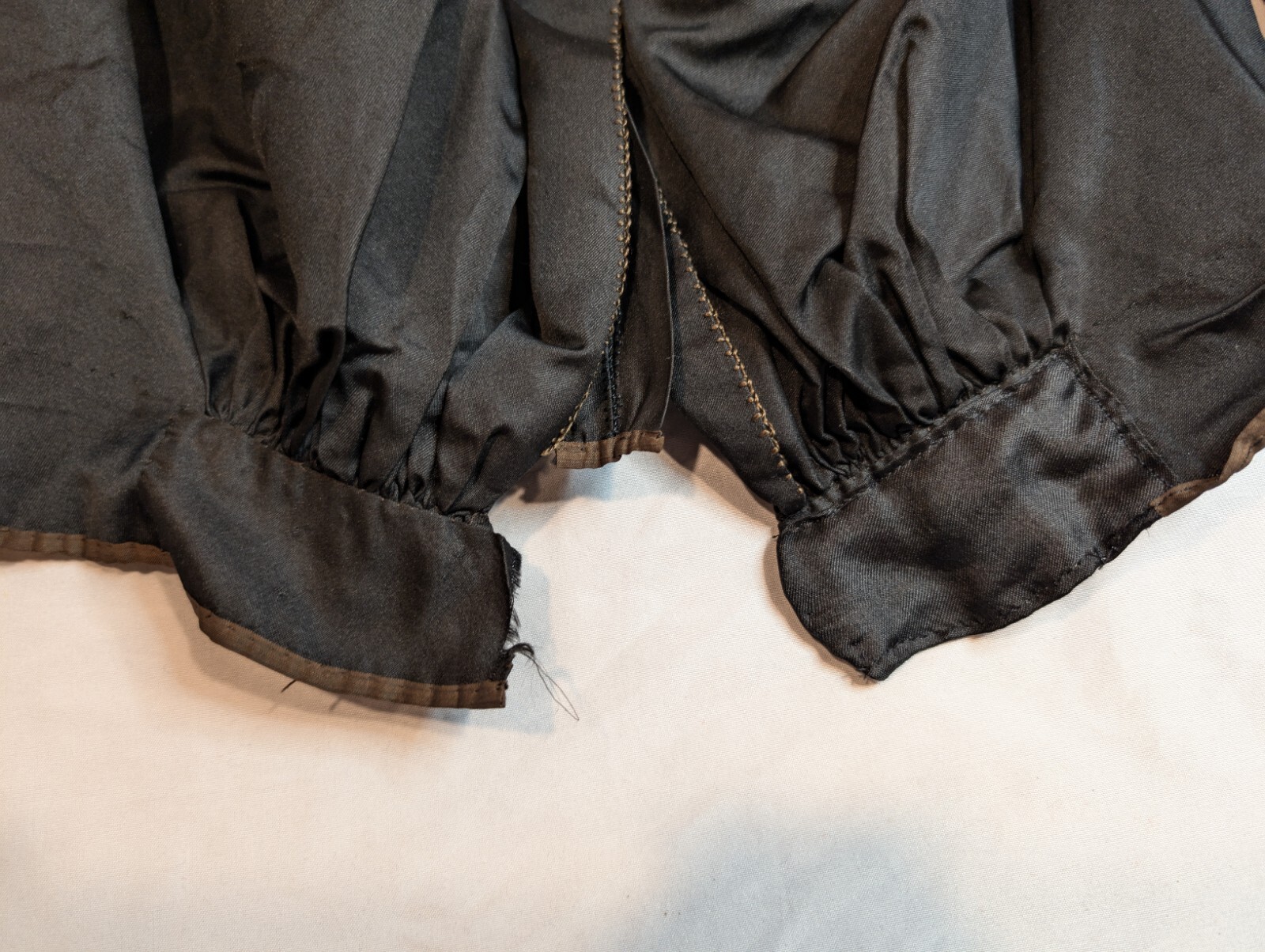 AUTHENTIC! Late 1800s Black Silk Taffeta Bodice VICTORIAN Antique Balloon Sleeve