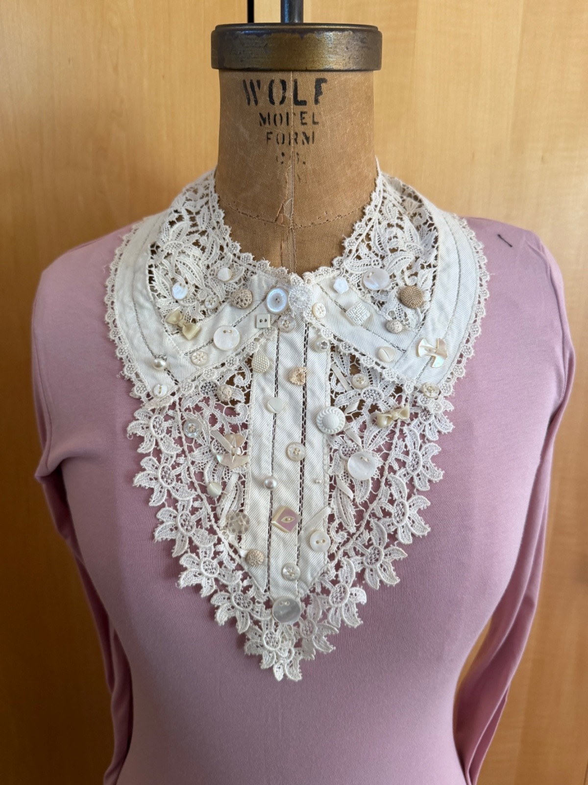 Beautiful Vintage Lace Collar Embellished with Delicate Vintage Buttons