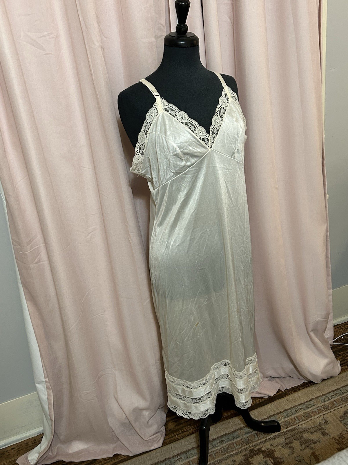 VTG Vanity Fair Size 36 Slip Nylon Full Dress Lingerie USA Cream Lace 40” Long