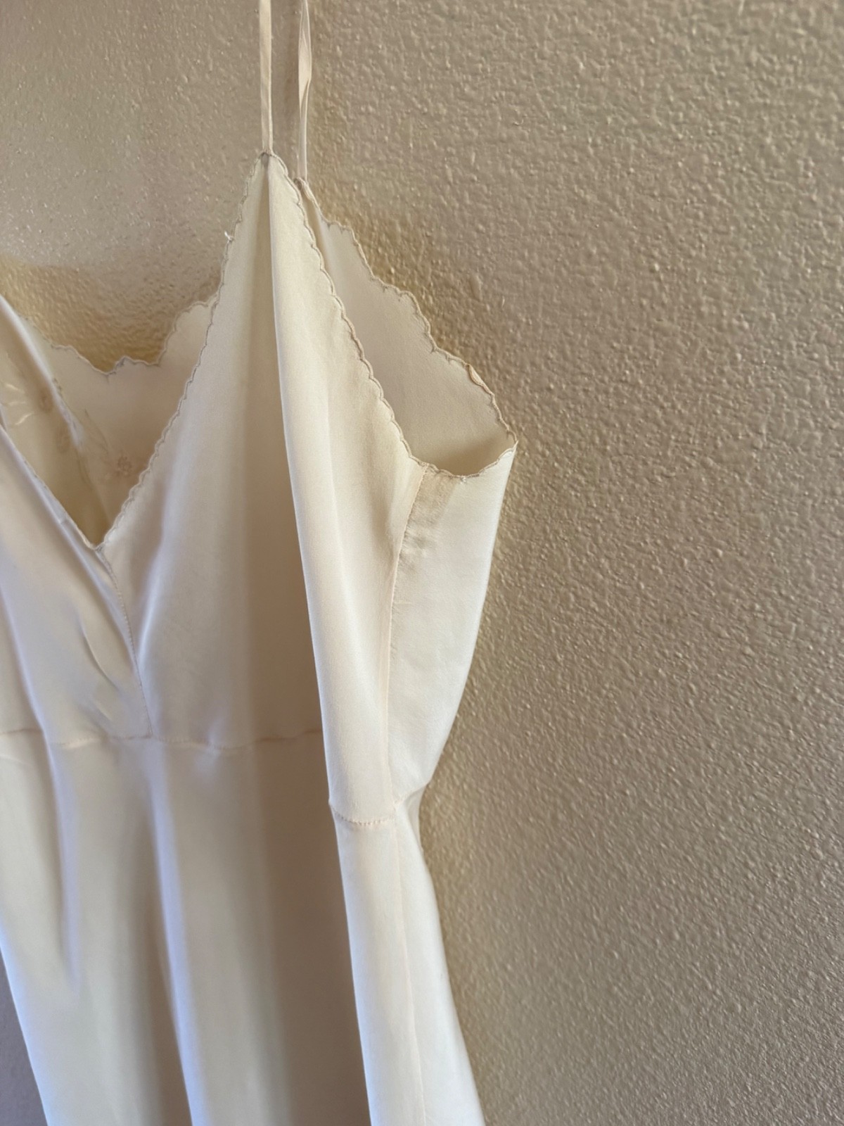 VTG 1940&rsquo;s Italian 100% Silk Handmade Ivory Slip or Nightgown