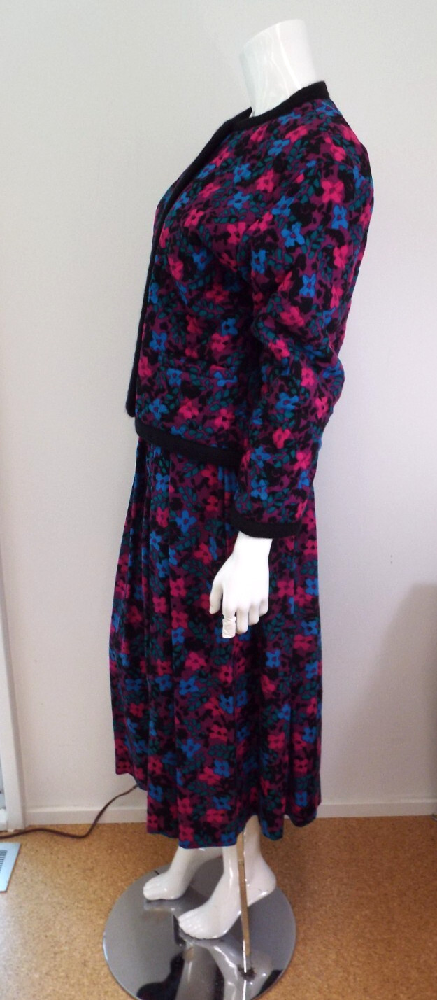Vintage 1980 GUY LAROCHE Boutique Wool Skirt Suit Quilted Jacket 40 PARIS Floral