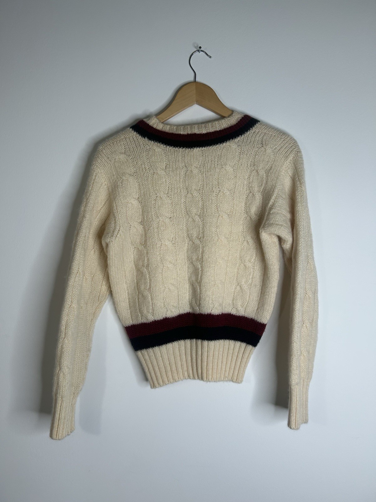 Vintage Saks Fifth Avenue Sweater Women’s Ivory Wool Pullover Vneck Everyday