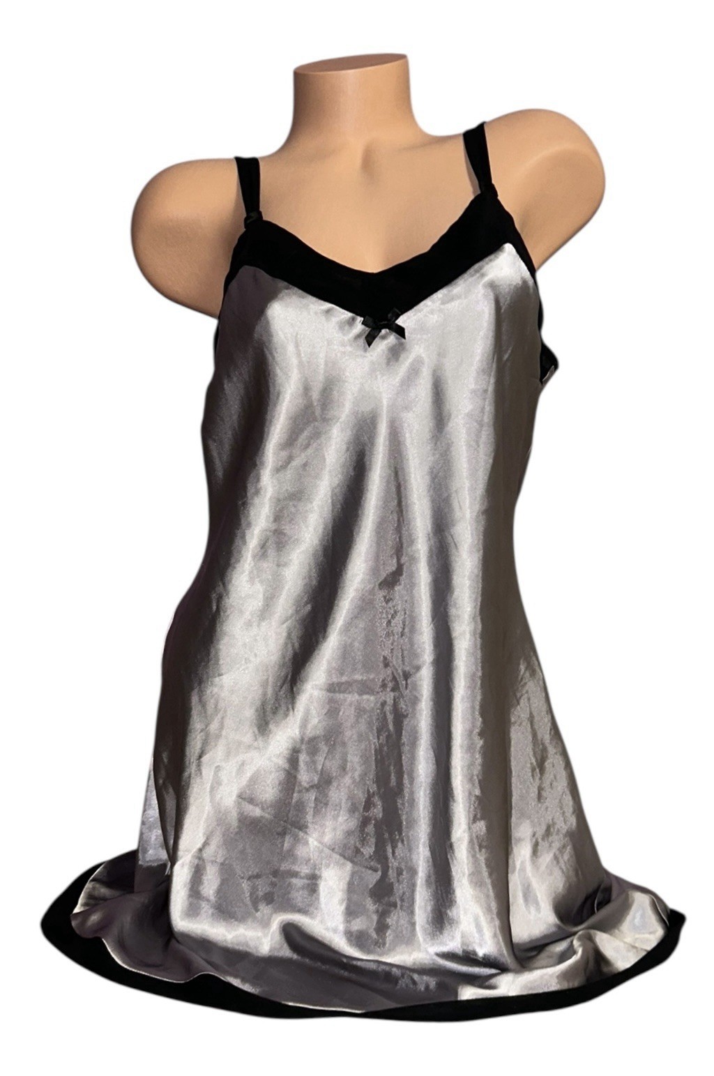 GILLIGAN & O’MALLEY Silver Shiny Satin Black Trim Nightie Nightgown M