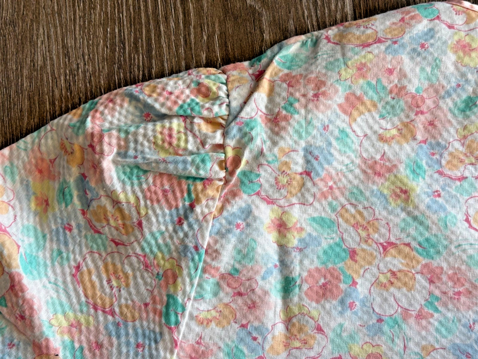 Vintage Evelyn Pearson Cotton and Polyester Button Up Robe Floral Size Small