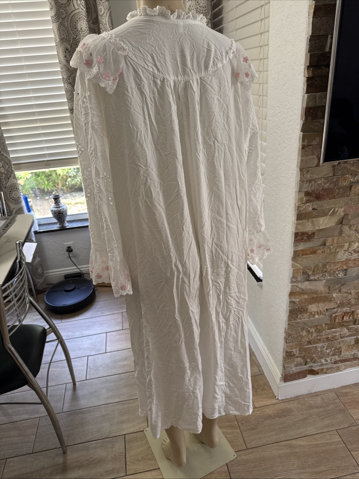 Vintage Eyelet White Ruffled Robe with Pink Ribbon Bell Cuffs Stunning Sz XL bt