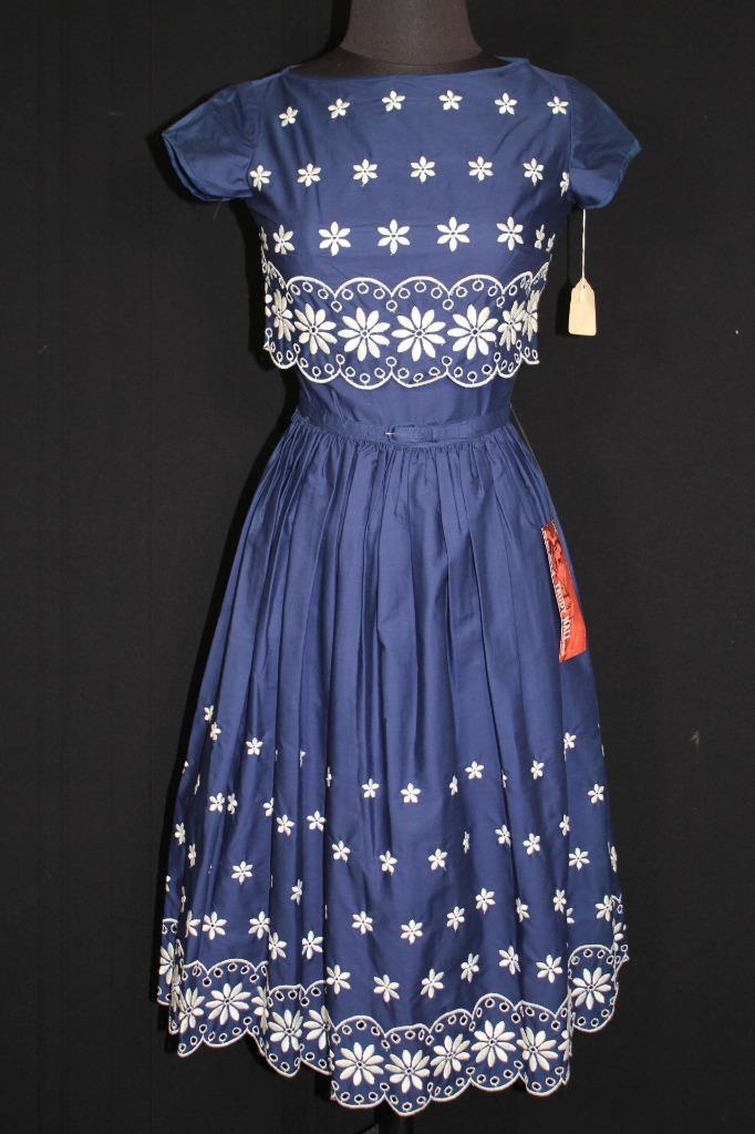 RARE VINTAGE DEADSTOCK NEVER WORN 1960&rsquo;S BLUE EMBROIDERED COTTON DRESS SIZE 2