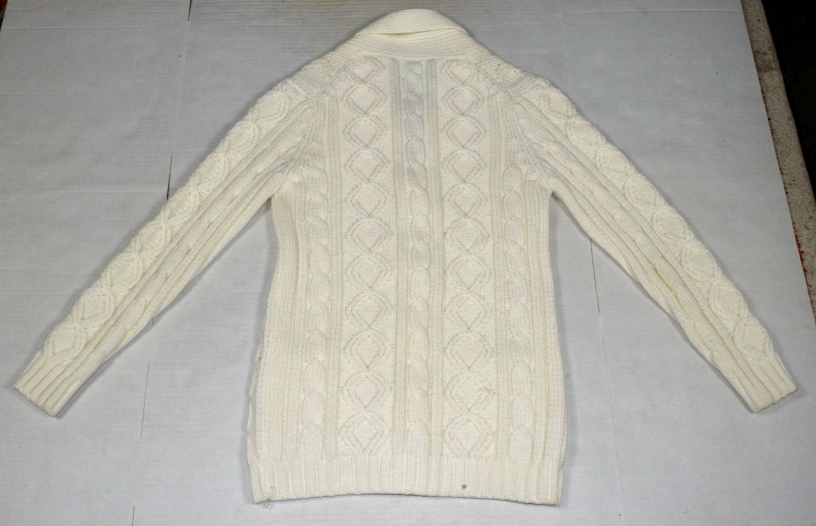 Vintage Cardigan Sweater Changing Scene Size S 80s White Cable Knit Wood Buttons