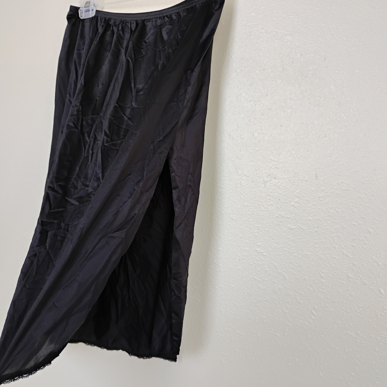 Vanity Fair Half Slip Black Nylon 28&Prime; x 25.5&Prime; #11-760 ~ Size L