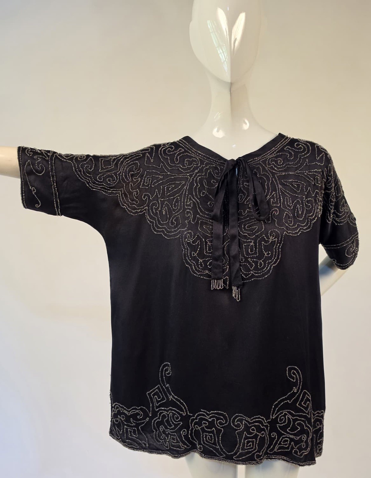 FLAPPER 1920’S ORNATE PATTERN GLASS BEADED SILK BLOUSE W TASSEL TIES 