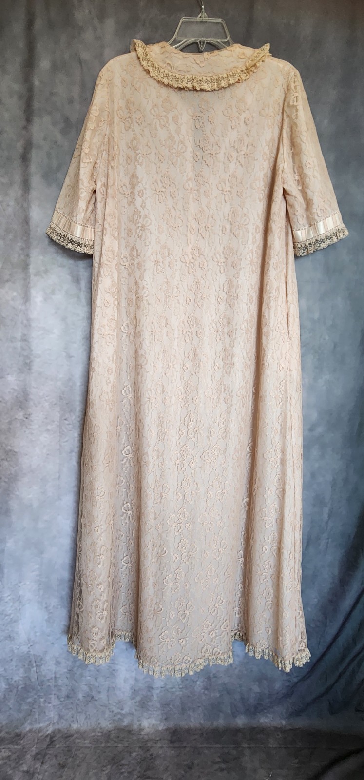 Vintage 1950s BY ODETTE BARSA for Lord & Taylor Dressing Gown Lace Fully Lined