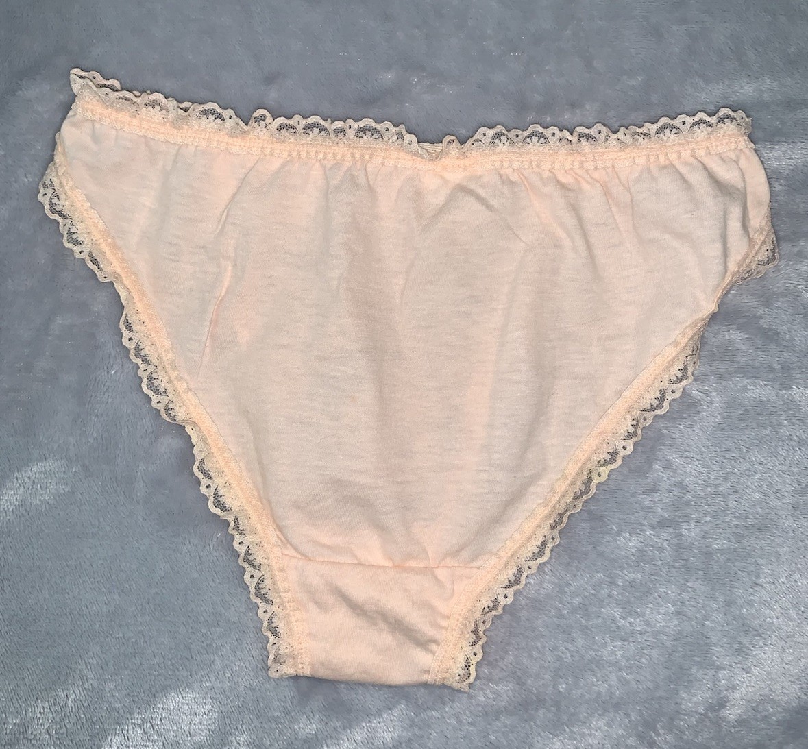 Vtg String Bikini panties 6 M Frilly Girly Peach Lace & Cotton