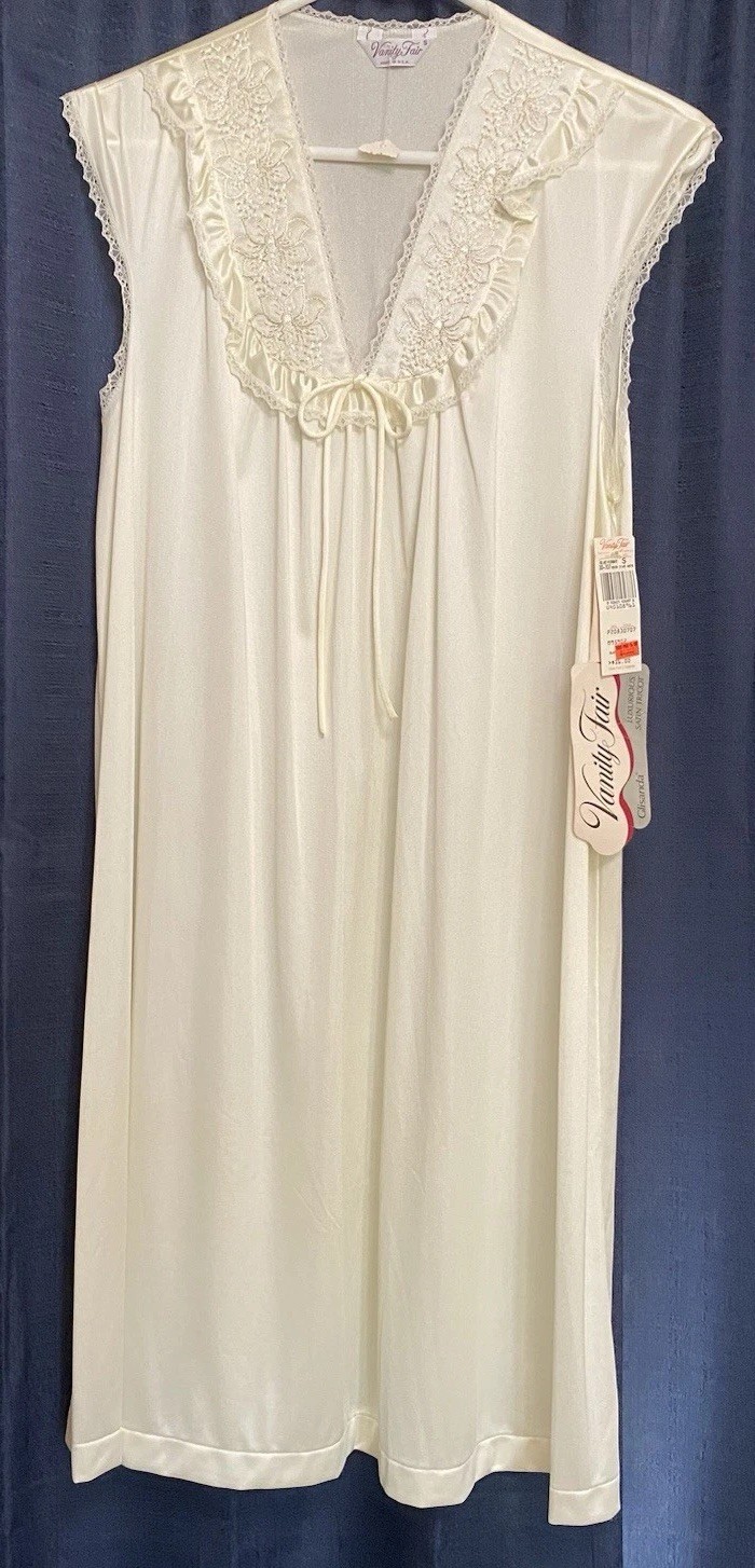 Vintage VANITY FAIR Glacier Wht Glissanda Tricot Nylon Short Nightgown Set S NWT