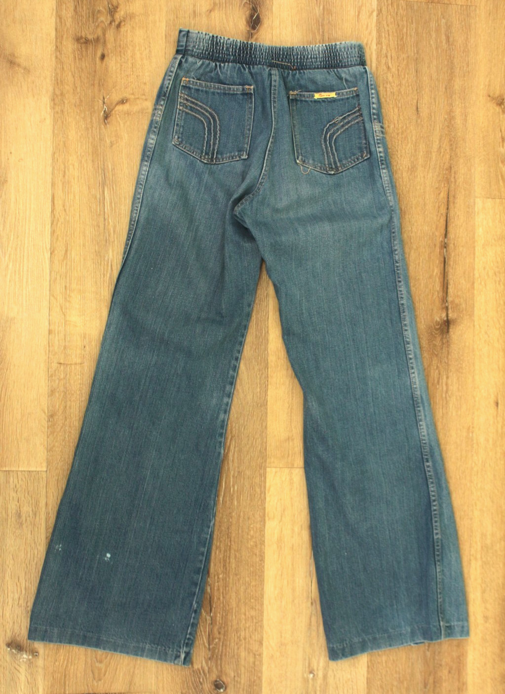 VTG Women&rsquo;s 70s Denim Bell Bottom Jeans W/ Curved Seams Down Legs Sz 26&Prime; To 27&Prime;