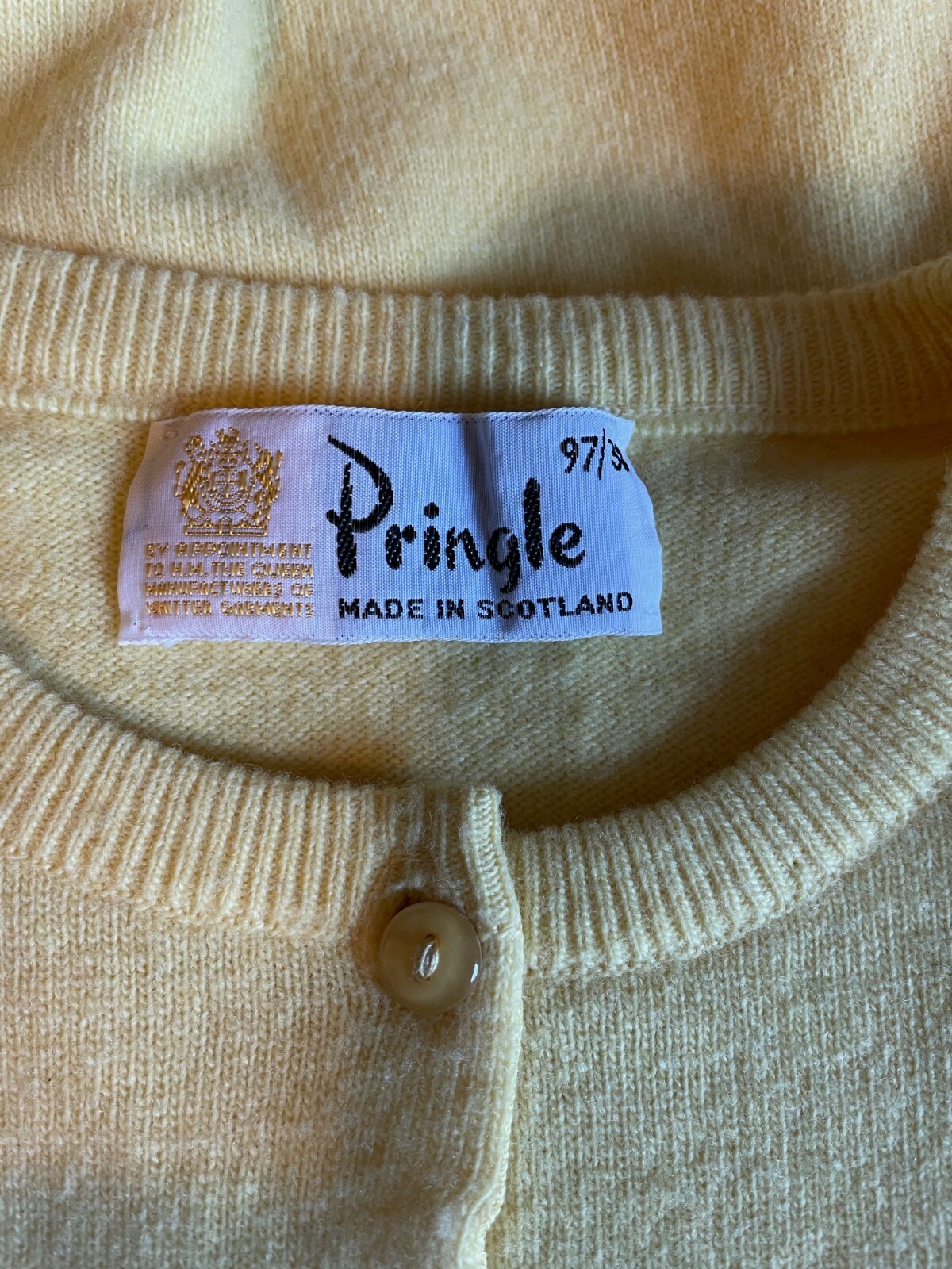 Vintage PRINGLE 100% lambswool crewneck cardigan