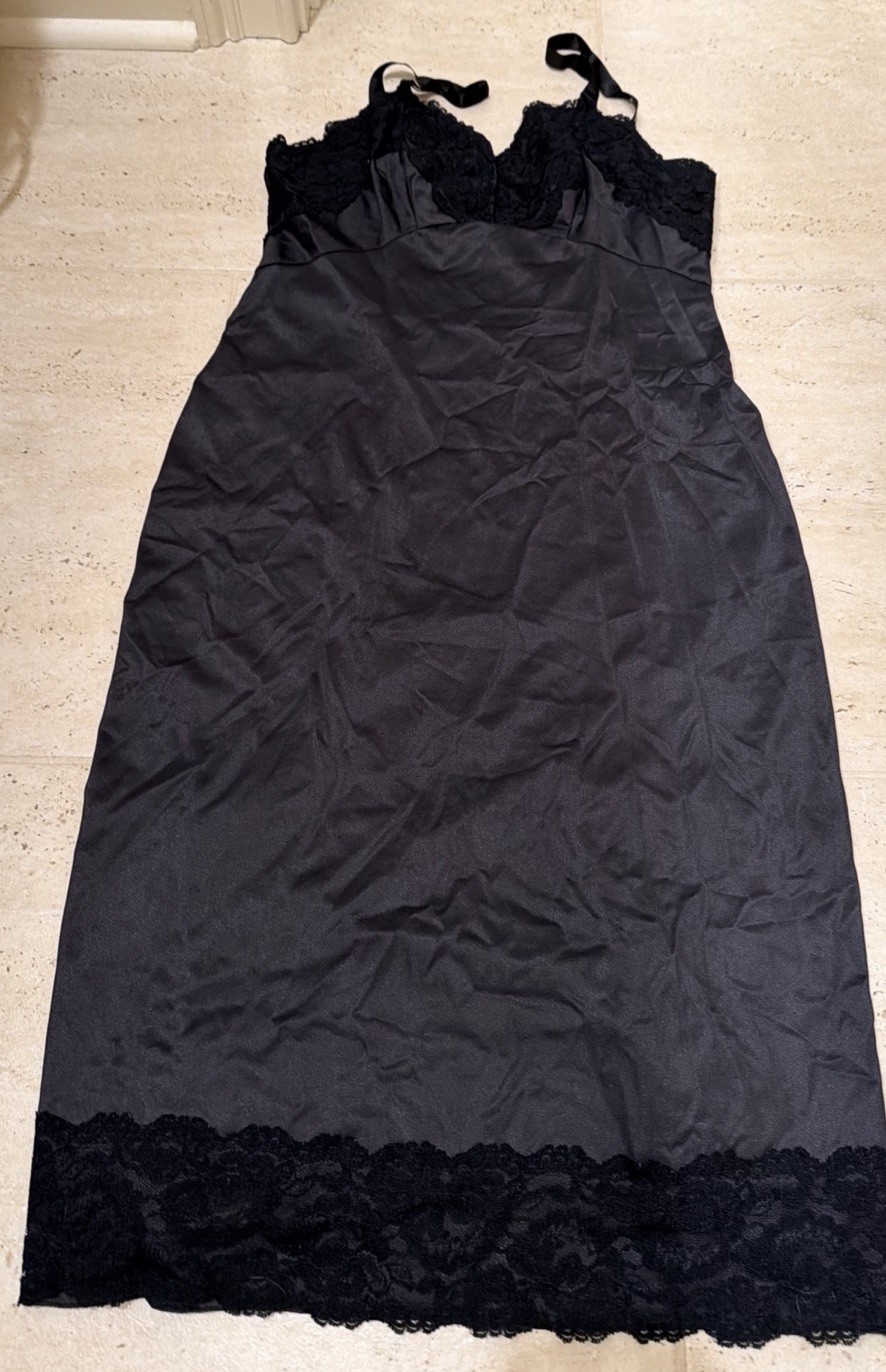 Vintage Pine hurts Lingerie woman’s 1950s black full slip dress Sz 36 SM Adjusts