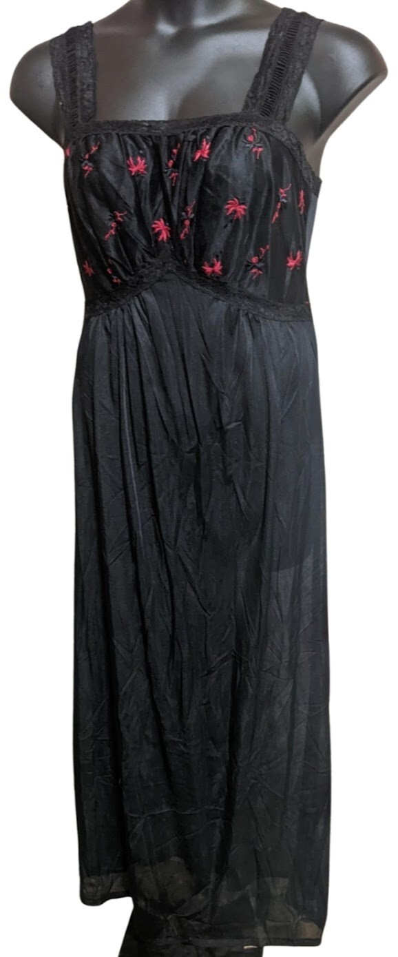 Vintage 1950s Strutwear Embroidered Slip
