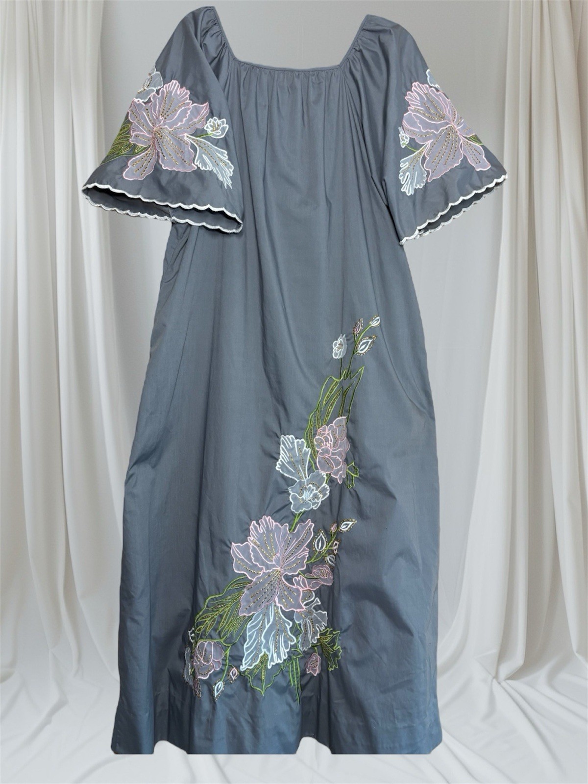 Vtg CARO OF HONOLULU embroidered Muumuu dress Grey Women’s Sz M NWOT Gorgeous