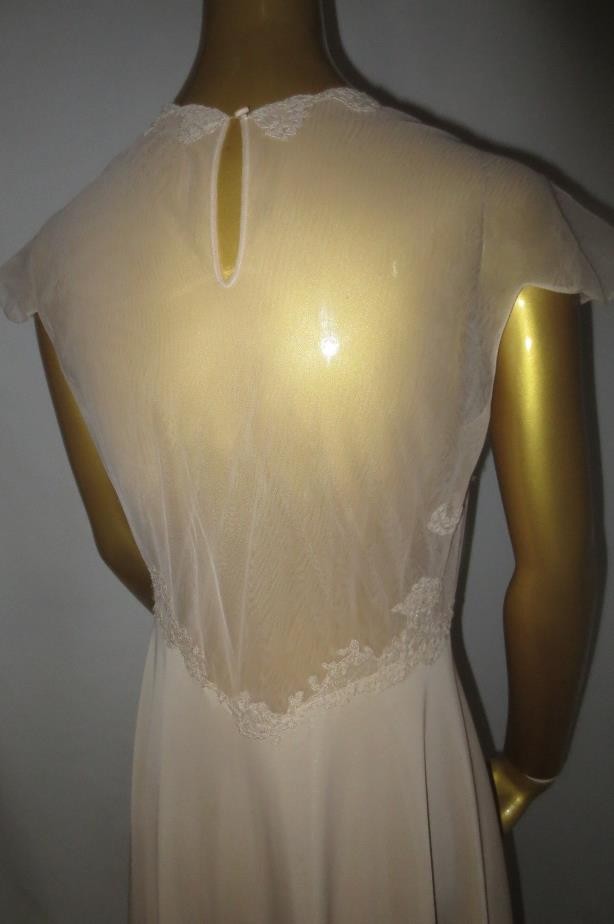 Vtg Nude Full Length Nightgown Vanity Fair Lace Applique Bodice Romantic Size 36