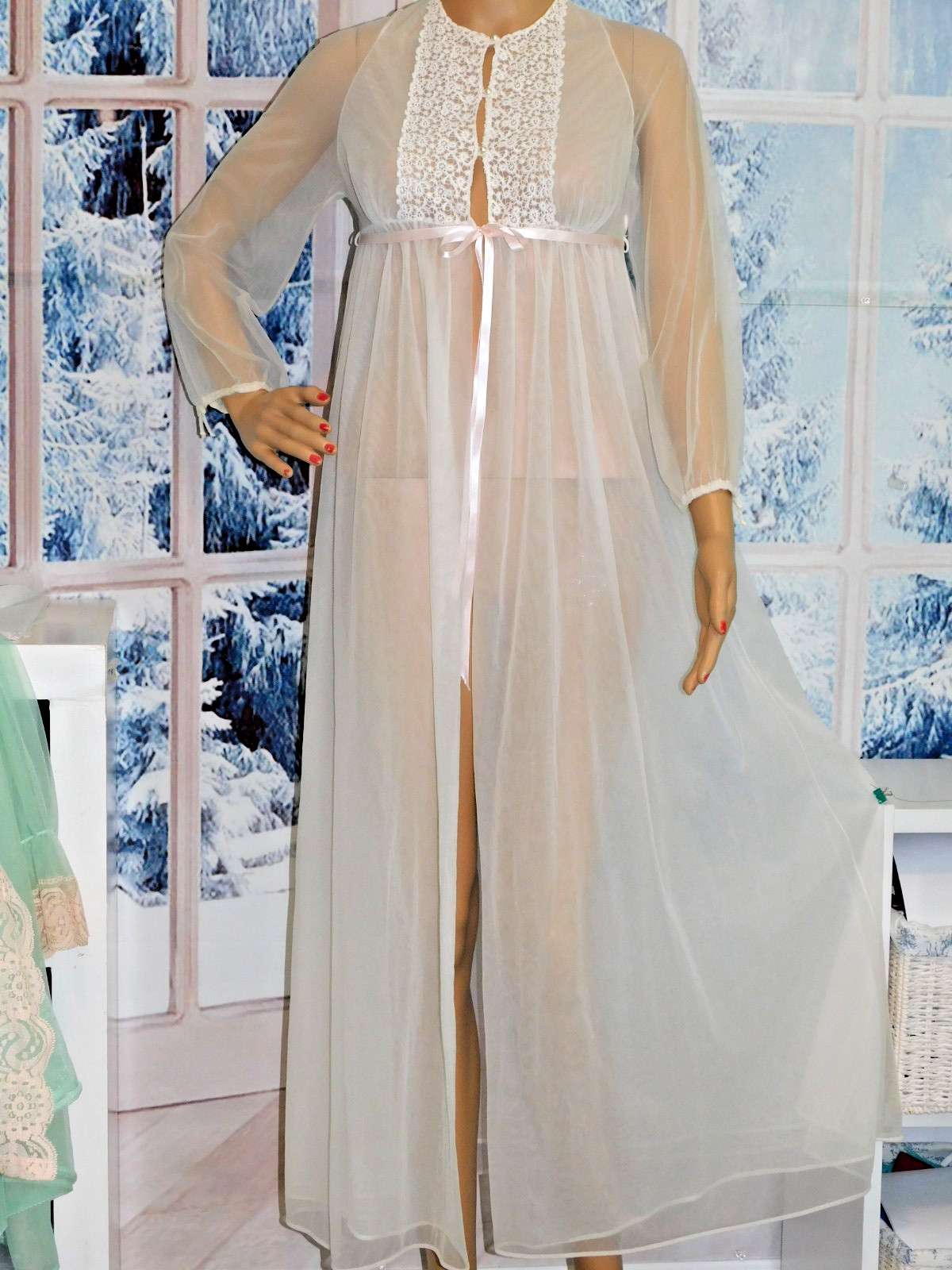 Vinage Warners Juniors Double Layer Chiffon & Lace Robe Pearl Buttons