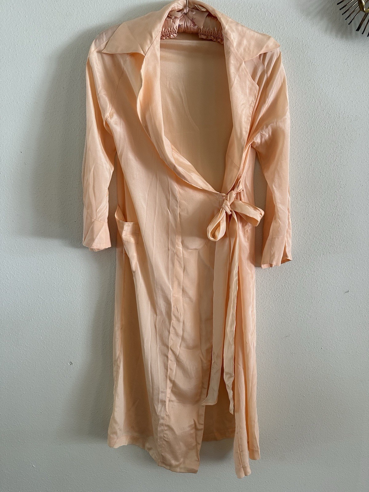 1930s 40s Peach Rayon Satin Robe Art Deco Wrap Boudoir Dressing Gown S Vintage