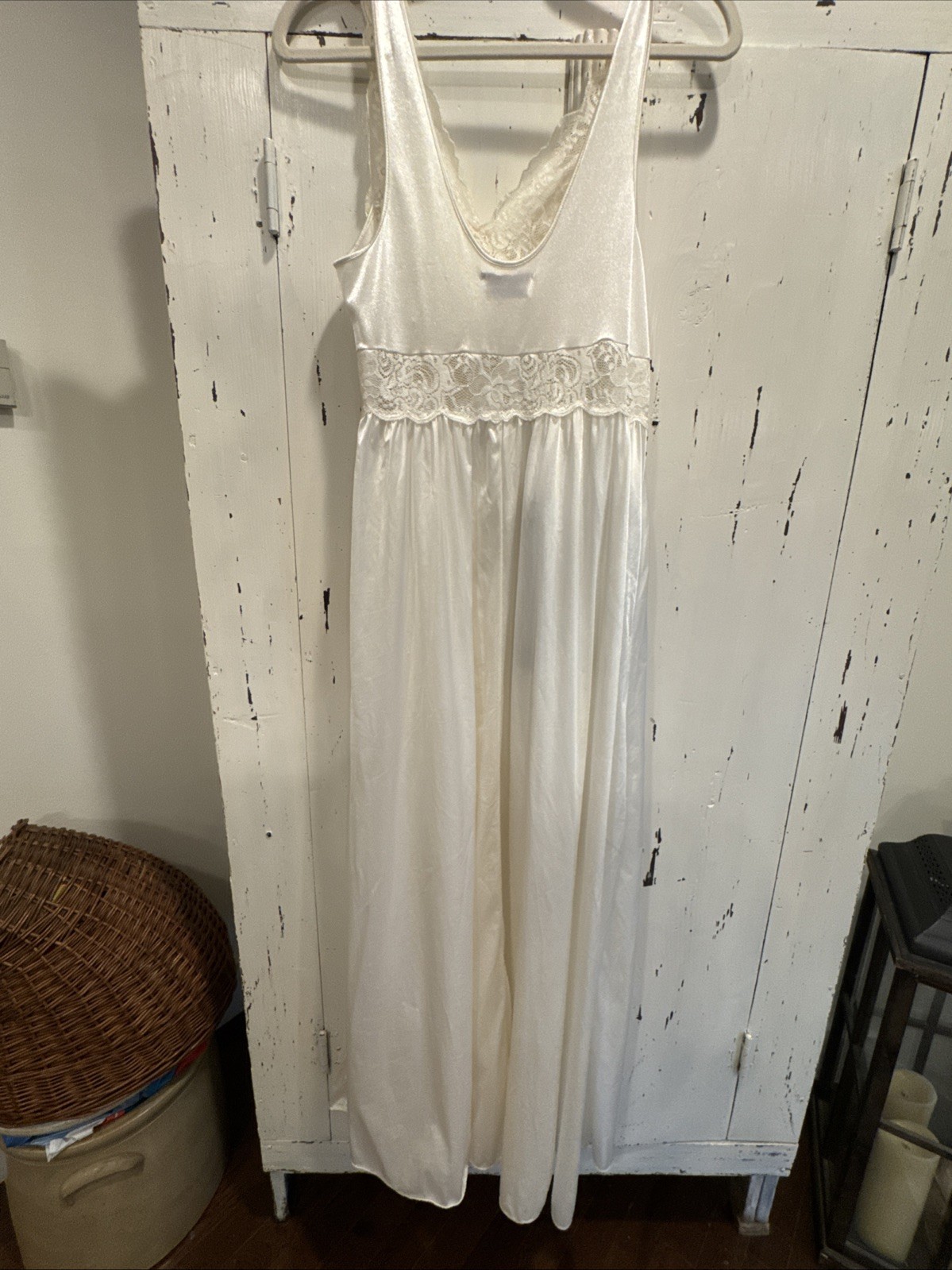 Shadowline Vintage Nightgown Lace Cream, Size Medium,