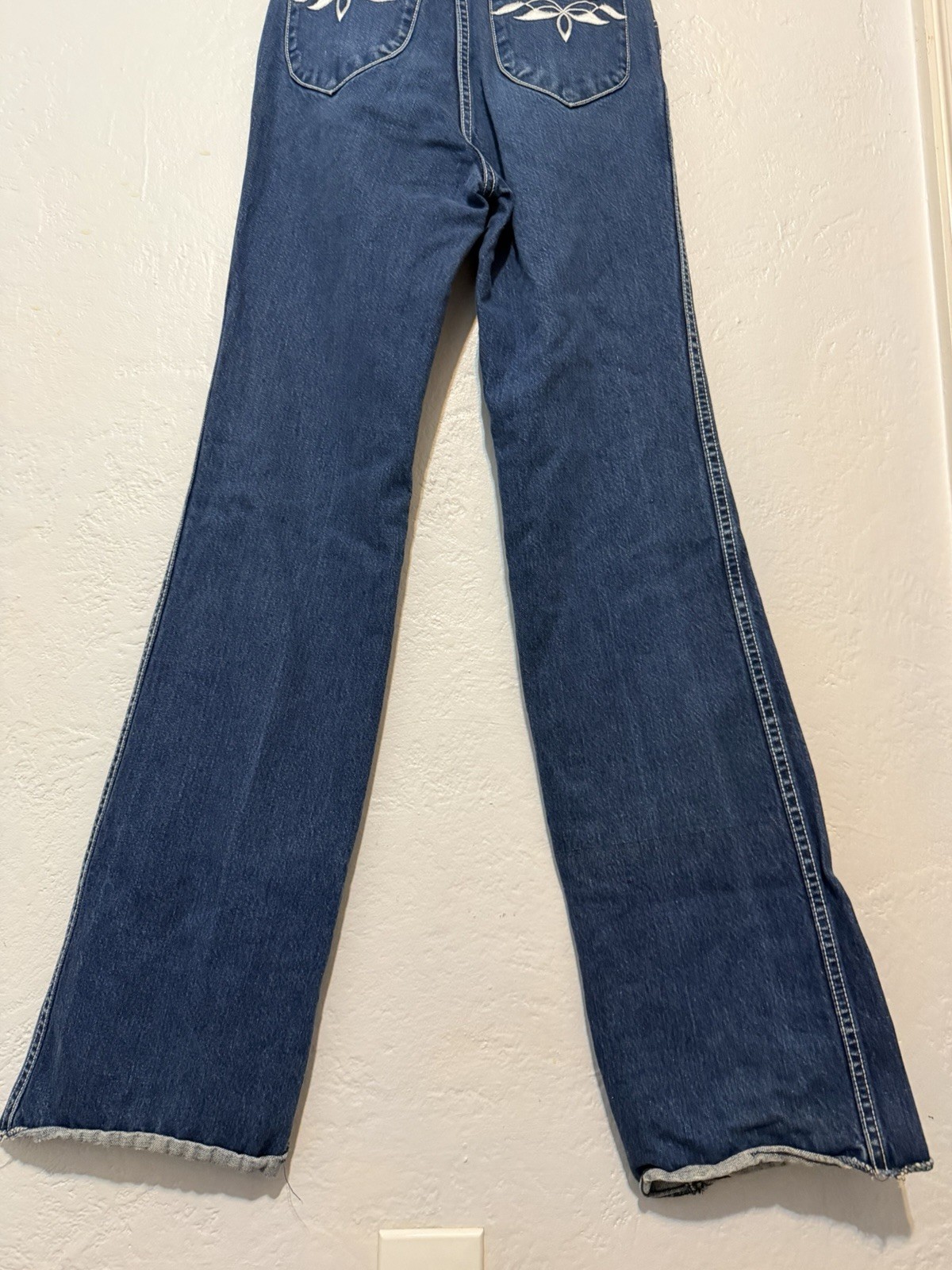 VTG 70s 80s Jordache Woman High Waist Flare Jeans 25 X 32 Made in HK Embroidered
